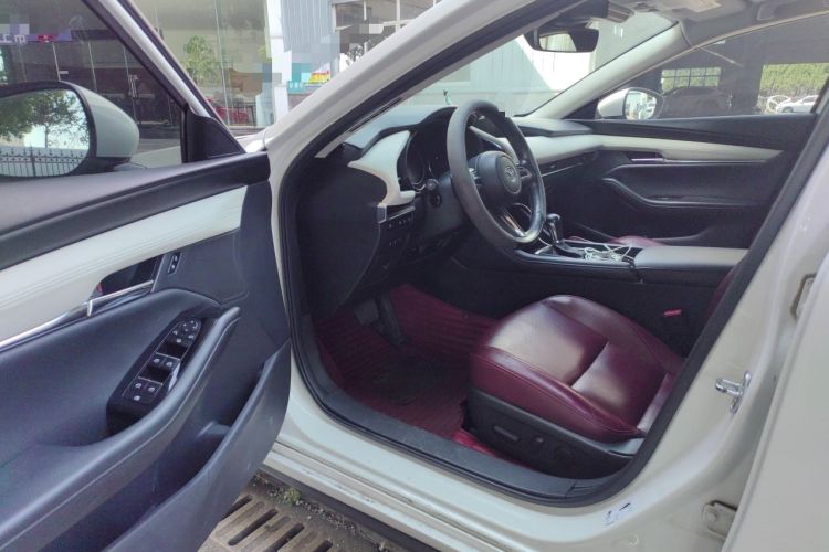 Used Mazda 3 Axela 2020 2.0L 100th Anniversary Special Edition Driver Seat