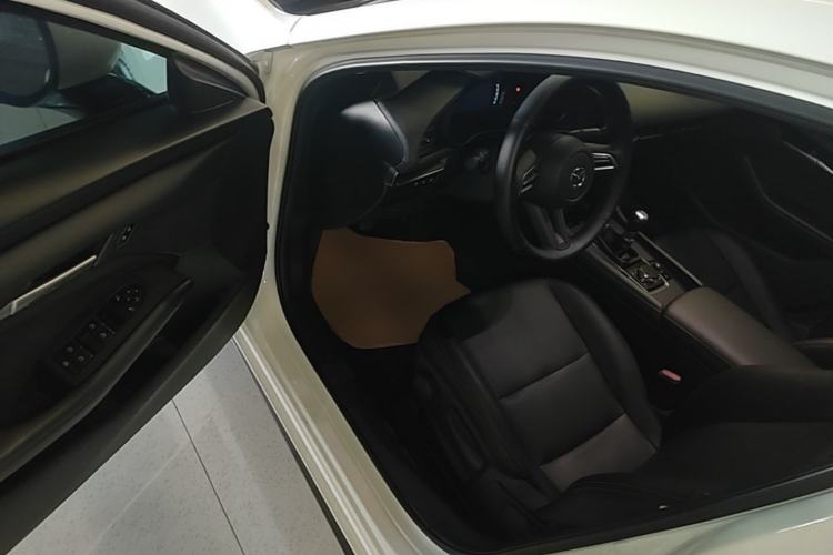 Used Mazda 3 Axela 2020 1.5L Manual ZhiMei Edition Driver Seat