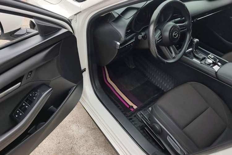 Used Mazda 3 Axela 2020 1.5L Automatic ZhiMei Edition Driver Seat