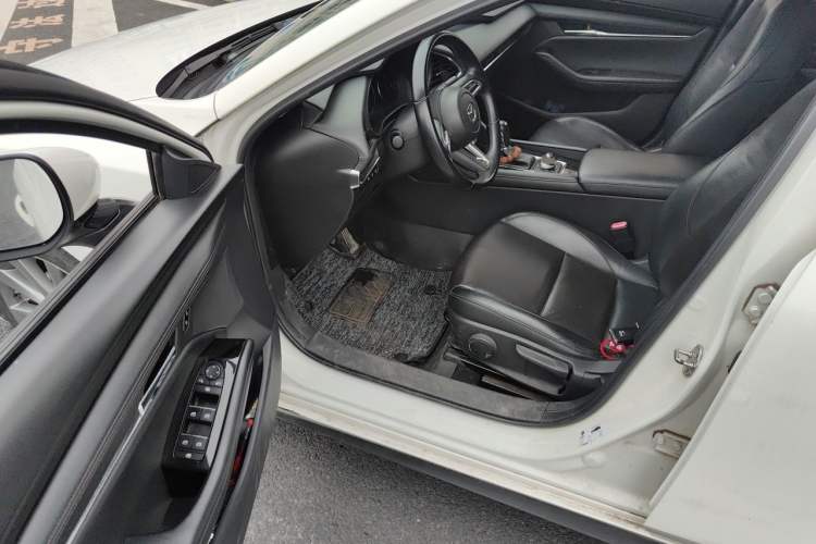 Used Mazda 3 Axela 2020 2.0L Automatic Zhiya Edition Driver Seat