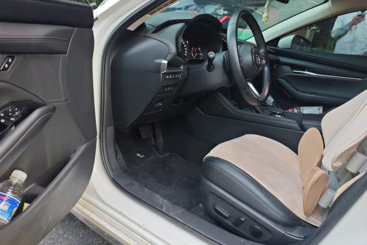 Used Mazda 3 Axela 2020 2.0L Automatic ZhiZun Edition Driver Seat