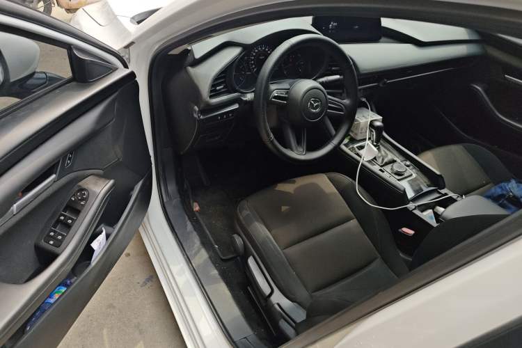 Used Mazda 3 Axela 2020 1.5L Automatic ZhiMei Edition Driver Seat