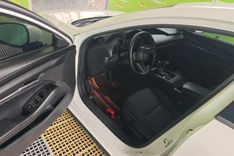Used Mazda 3 Axela 2020 1.5L Automatic ZhiMei Edition Driver Seat
