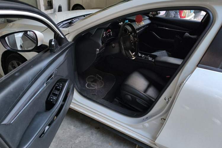 Used Mazda 3 Axela 2020 2.0L Automatic ZhiXuan Edition Driver Seat