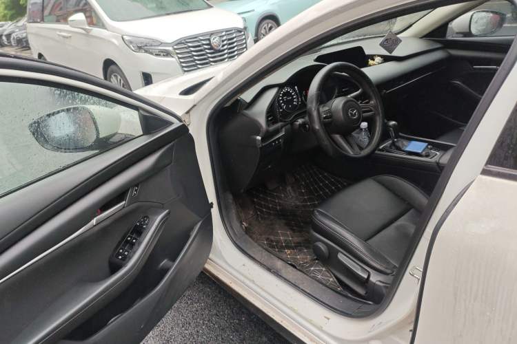 Used Mazda 3 Axela 2020 1.5L Automatic ZhiMei Edition Driver Seat