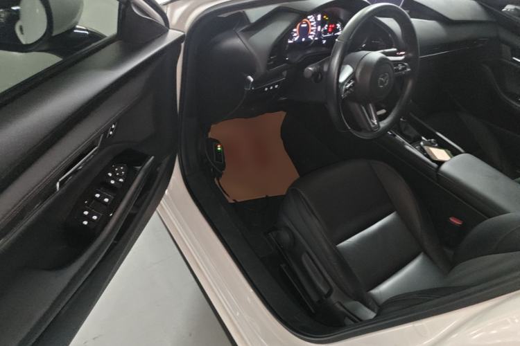 Used Mazda 3 Axela 2020 2.0L Automatic Zhiya Edition Driver Seat