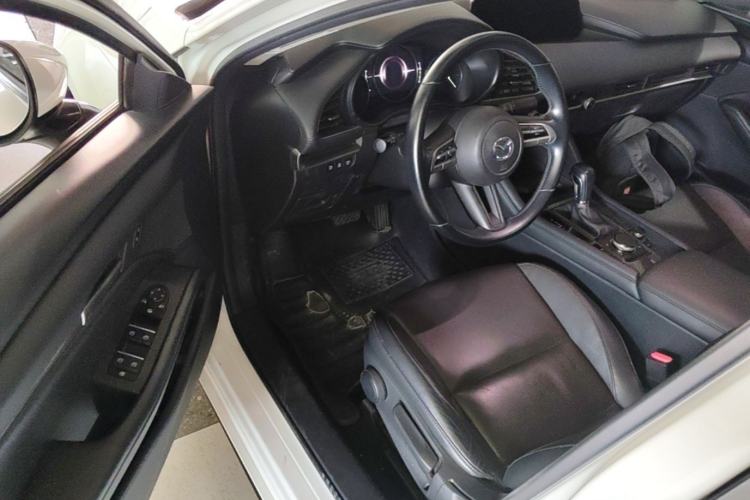 Used Mazda 3 Axela 2020 1.5L Automatic Luxury Version Driver Seat