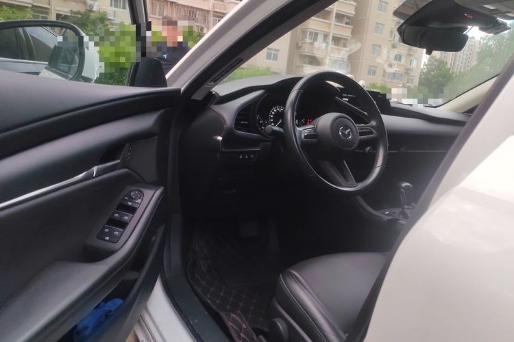 Used Mazda 3 Axela 2020 1.5L Automatic Luxury Version Driver Seat