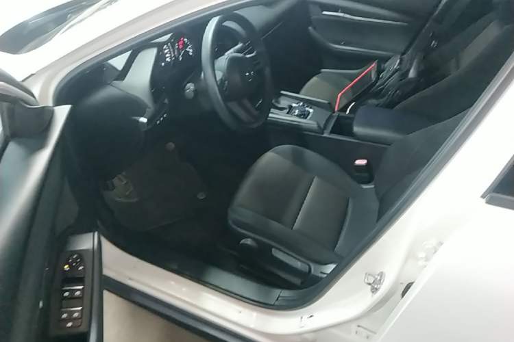Used Mazda 3 Axela 2020 1.5L Automatic Zhiyue Sunroof Version Driver Seat