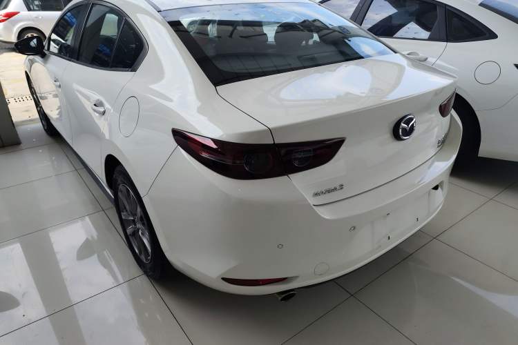 Used Mazda 3 Axela 2020 1.5L Automatic ZhiMei Edition Exterior 2