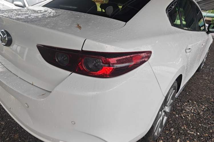 Used Mazda 3 Axela 2020 2.0L Automatic ZhiXuan Edition Exterior 3