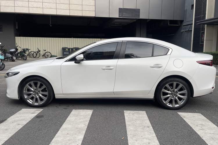 Used Mazda 3 Axela 2020 2.0L Automatic Zhiya Edition Exterior 4