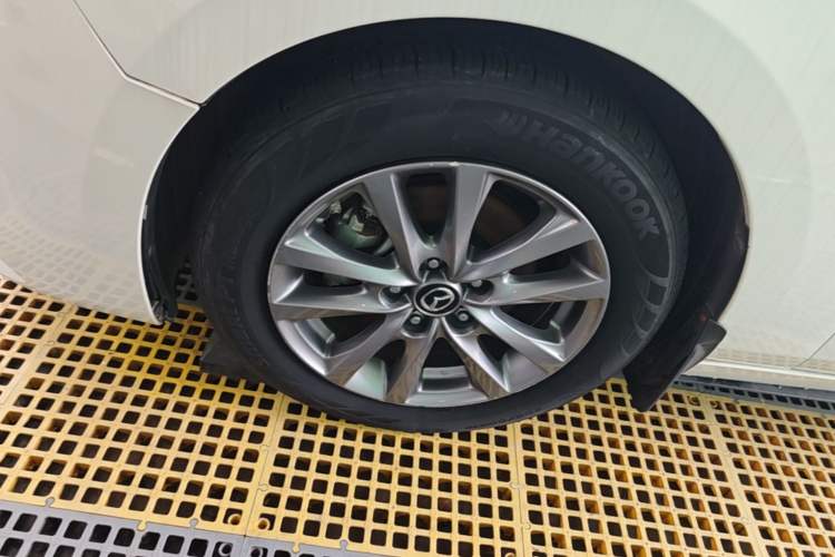 Used Mazda 3 Axela 2020 1.5L Automatic ZhiMei Edition Exterior 4