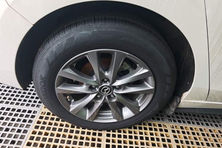 Used Mazda 3 Axela 2020 1.5L Automatic ZhiMei Edition Exterior 5