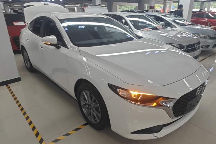 Used Mazda 3 Axela 2020 1.5L Automatic ZhiMei Edition Front Right 45 Deg
