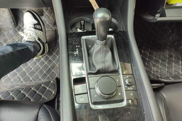 Used Mazda 3 Axela 2020 2.0L Automatic Zhiya Edition Gear Lever