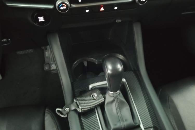 Used Mazda 3 Axela 2020 1.5L Automatic Luxury Version Gear Lever