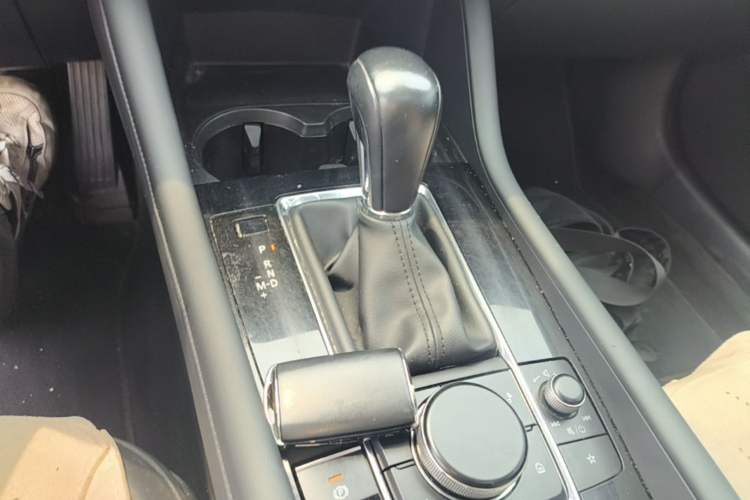 Used Mazda 3 Axela 2020 2.0L Automatic ZhiZun Edition Gear Lever
