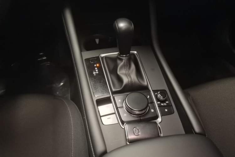 Used Mazda 3 Axela 2020 1.5L Automatic Zhiyue Sunroof Version Gear Lever