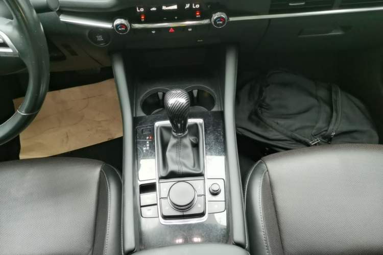 Used Mazda 3 Axela 2020 2.0L Automatic Zhiya Edition Gear Lever