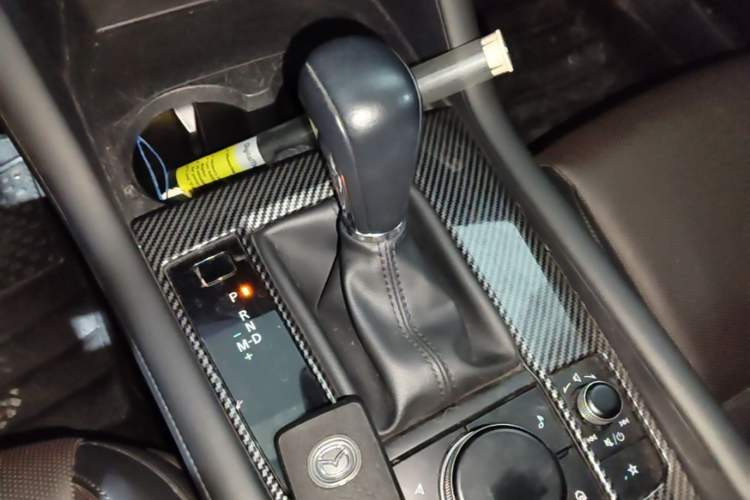 Used Mazda 3 Axela 2020 1.5L Automatic Luxury Version Gear Lever