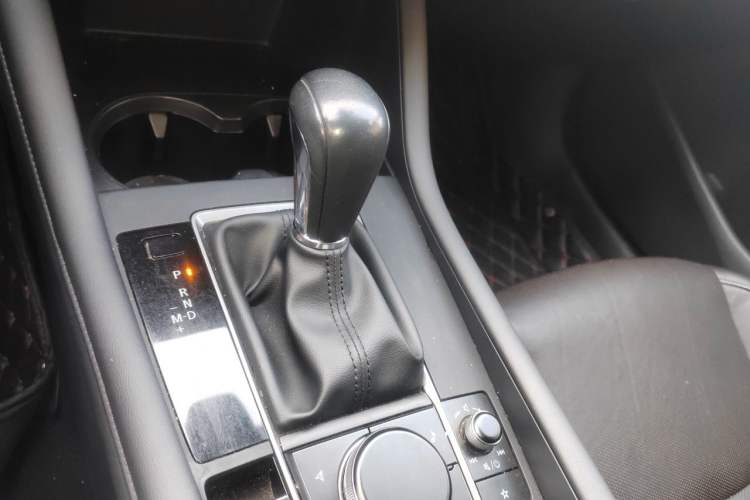 Used Mazda 3 Axela 2020 1.5L Automatic Luxury Version Gear Lever