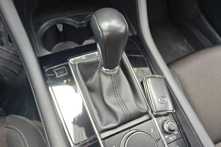 Used Mazda 3 Axela 2020 2.0L Automatic ZhiXuan Edition Gear Lever