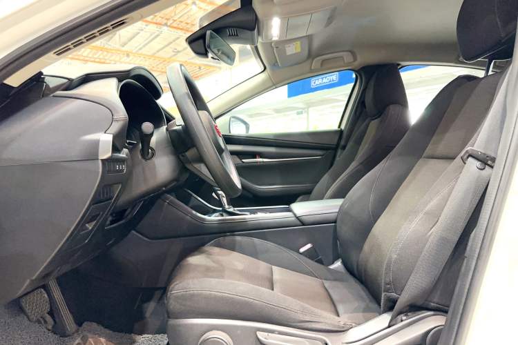Used Mazda 3 Axela 2020 1.5L Automatic ZhiMei Edition Interior 2
