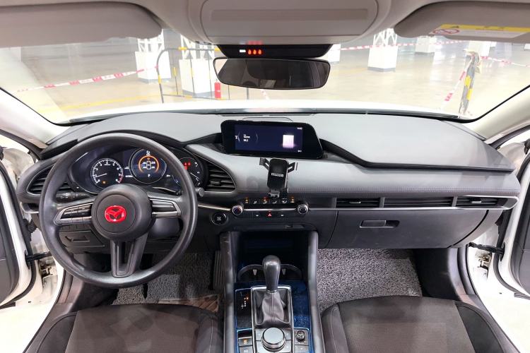 Used Mazda 3 Axela 2020 1.5L Automatic ZhiMei Edition Interior 3