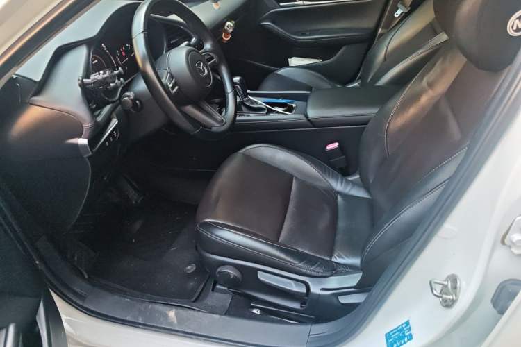 Used Mazda 3 Axela 2020 1.5L Automatic Luxury Version Left Front Seat