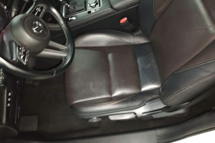 Used Mazda 3 Axela 2020 1.5L Automatic Luxury Version Left Front Seat
