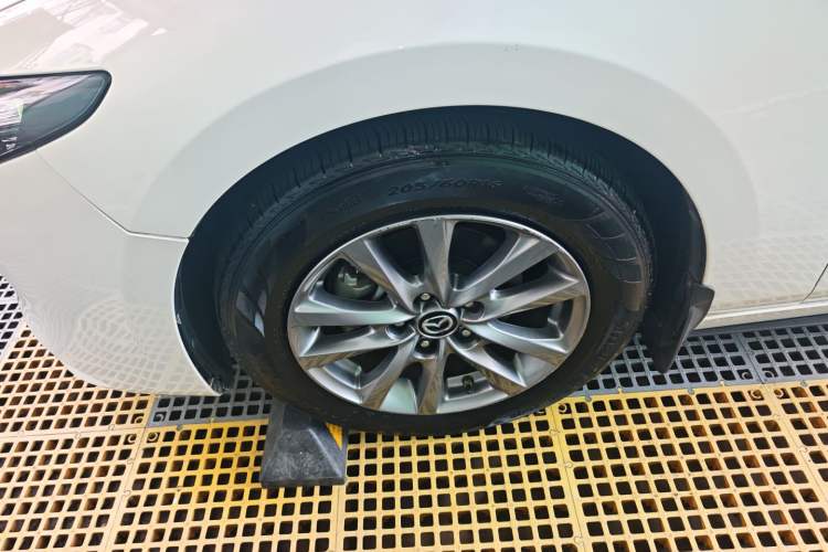 Used Mazda 3 Axela 2020 1.5L Automatic ZhiMei Edition Left Front Wheel Hub