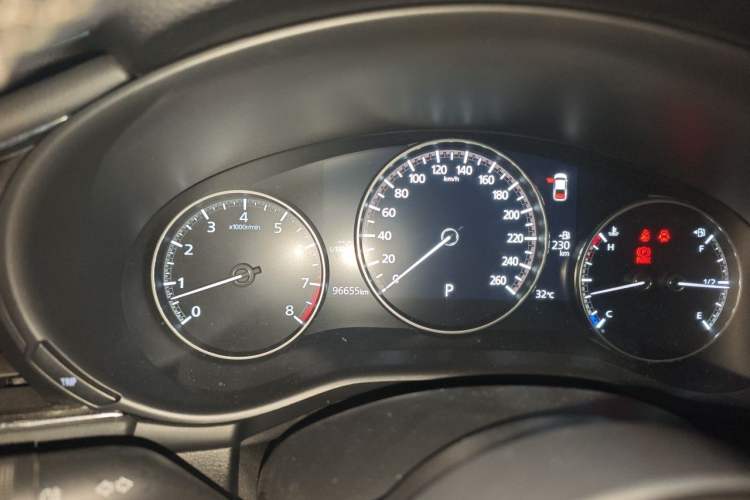 Used Mazda 3 Axela 2020 2.0L Automatic Zhiya Edition Odometer Close Up