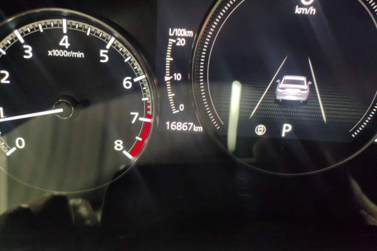 Used Mazda 3 Axela 2020 2.0L Automatic Zhiya Edition Odometer Close Up
