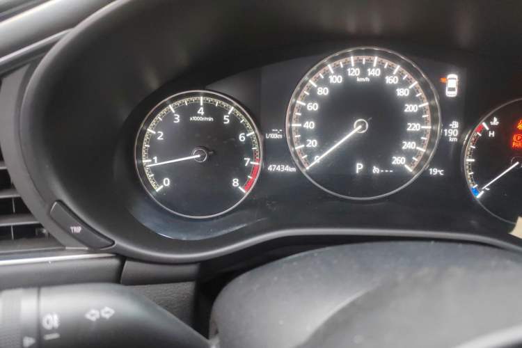 Used Mazda 3 Axela 2020 1.5L Automatic Luxury Version Odometer Close Up