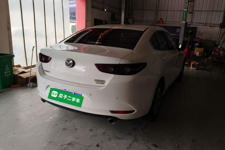 Used Mazda 3 Axela 2020 1.5L Manual ZhiMei Edition Rear Right 45 Deg