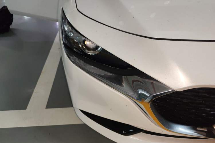 Used Mazda 3 Axela 2020 2.0L Automatic Zhiya Edition Right Front Headlight
