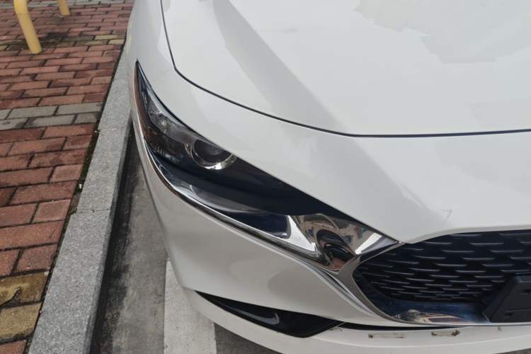 Used Mazda 3 Axela 2020 2.0L Automatic Zhiya Edition Right Front Headlight