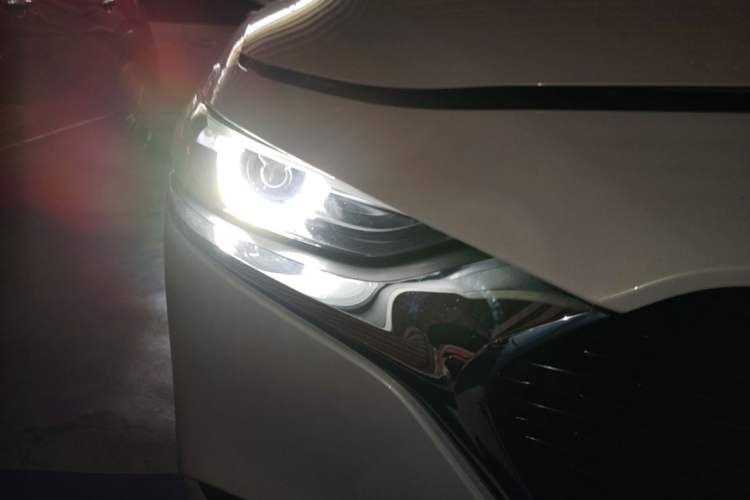 Used Mazda 3 Axela 2020 2.0L Automatic Zhiya Edition Right Front Headlight