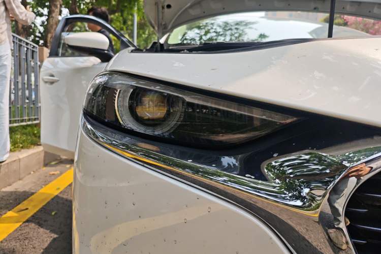 Used Mazda 3 Axela 2020 2.0L Automatic Zhiya Edition Right Front Headlight