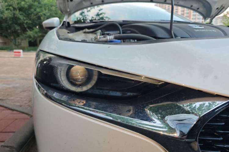 Used Mazda 3 Axela 2020 2.0L Automatic ZhiZun Edition Right Front Headlight