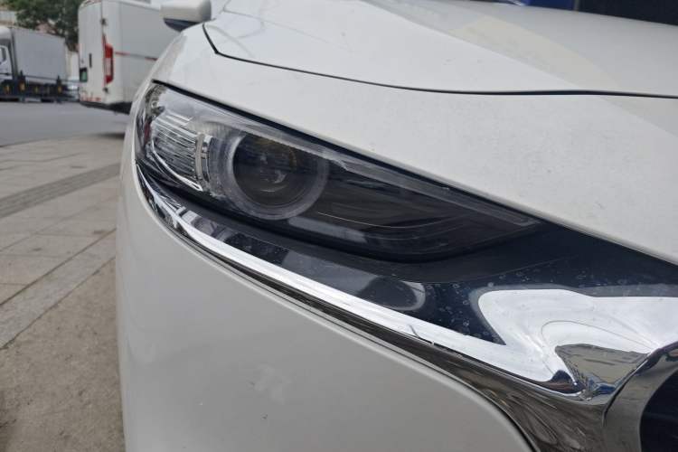 Used Mazda 3 Axela 2020 1.5L Automatic ZhiMei Edition Right Front Headlight