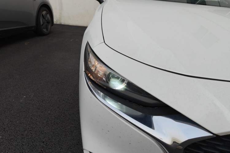 Used Mazda 3 Axela 2020 1.5L Automatic ZhiMei Edition Right Front Headlight