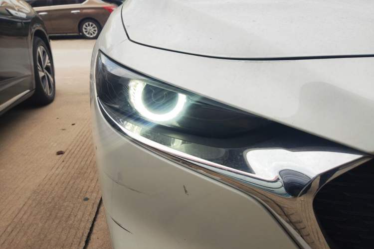 Used Mazda 3 Axela 2020 2.0L Automatic Zhiya Edition Right Front Headlight