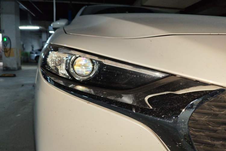 Used Mazda 3 Axela 2020 1.5L Automatic ZhiMei Edition Right Front Headlight