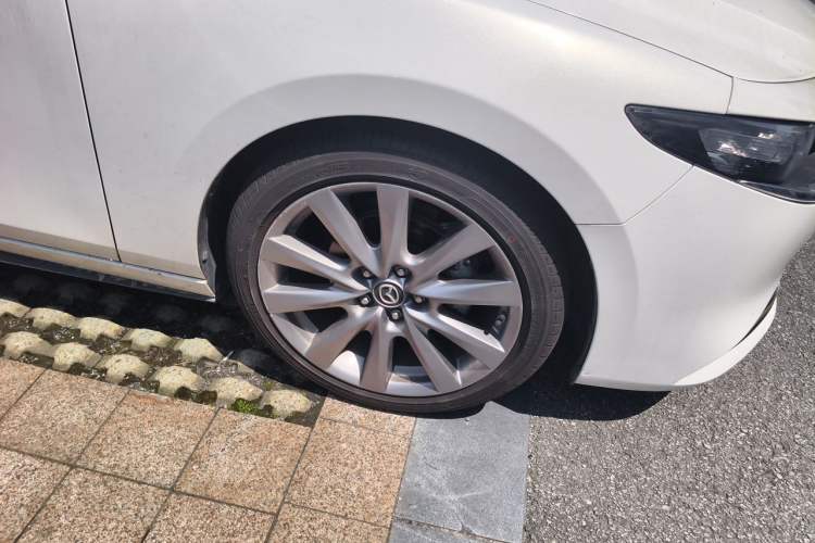 Used Mazda 3 Axela 2020 2.0L Automatic ZhiXuan Edition Right Front Wheel Hub