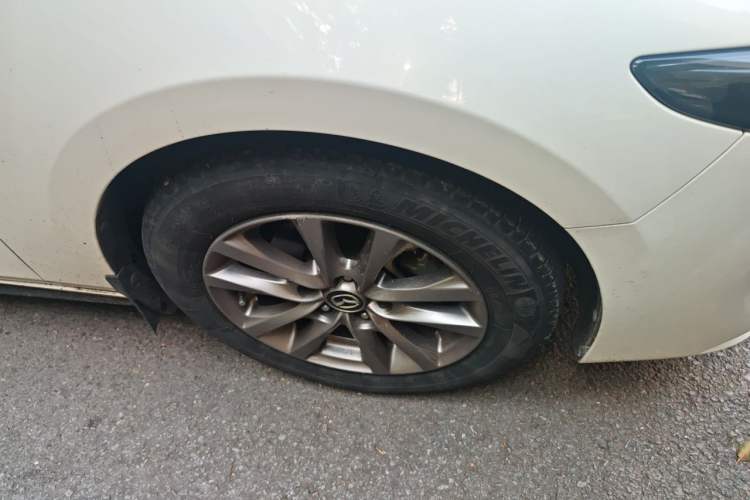 Used Mazda 3 Axela 2020 1.5L Automatic Luxury Version Right Front Wheel Hub