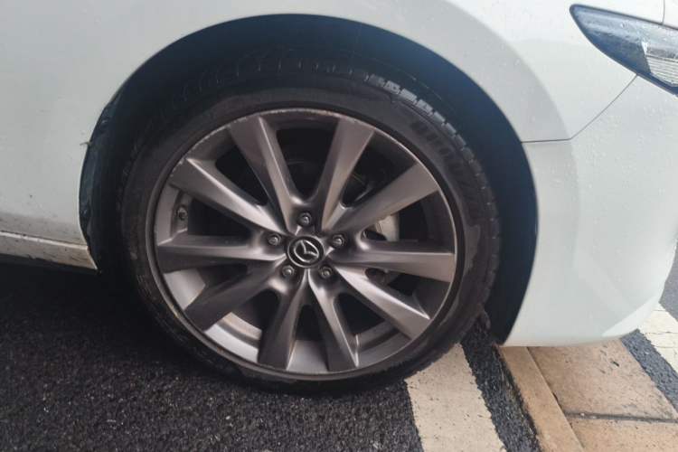 Used Mazda 3 Axela 2020 2.0L Automatic Zhiya Edition Right Front Wheel Hub