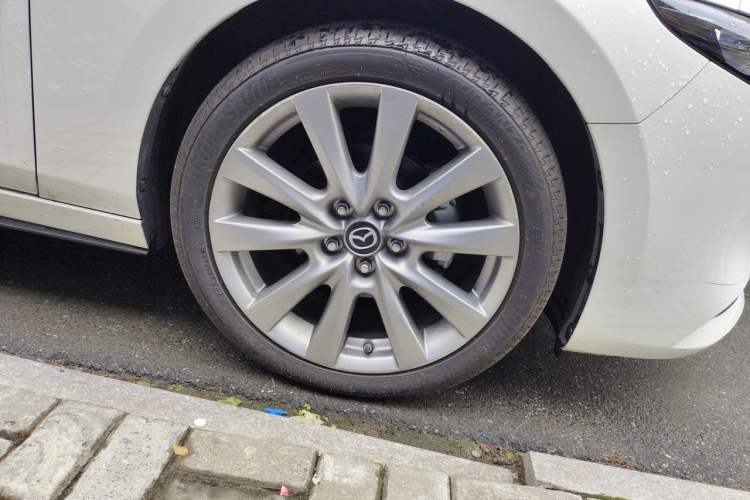 Used Mazda 3 Axela 2020 2.0L Automatic ZhiXuan Edition Right Front Wheel Hub