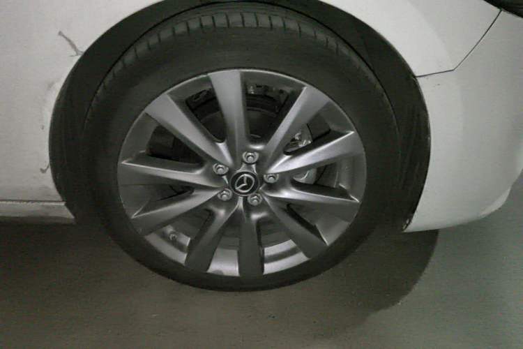 Used Mazda 3 Axela 2020 2.0L Automatic Zhiya Edition Right Front Wheel Hub